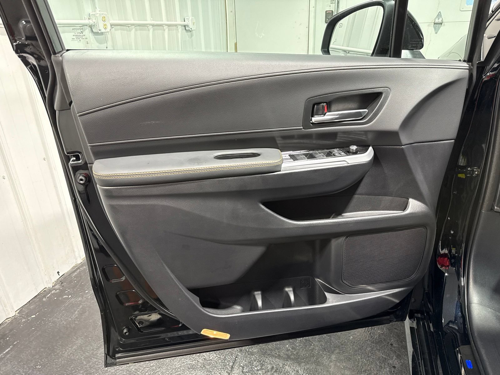 New 2026 Toyota Sienna XLE Woodland Edition AWD/4WD image 23