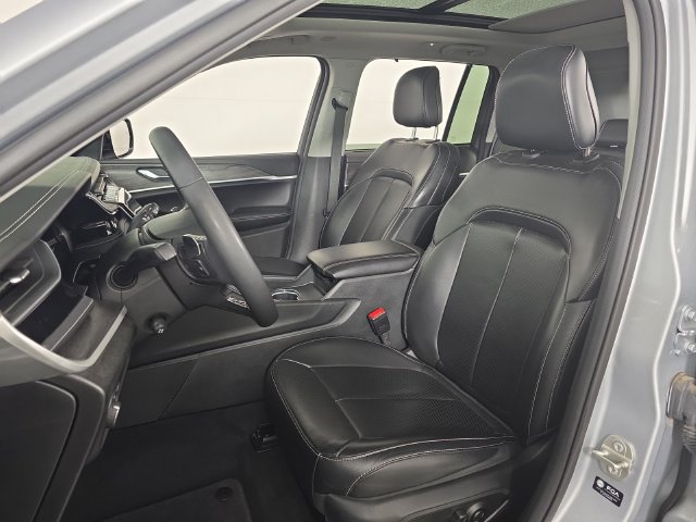 Used 2023 Jeep Grand Cherokee 30th Anniversary AWD/4WD image 23
