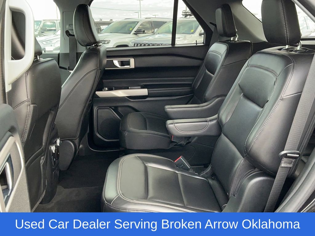 Used 2022 Ford Explorer XLT w/ Equipment Group 202A image 8