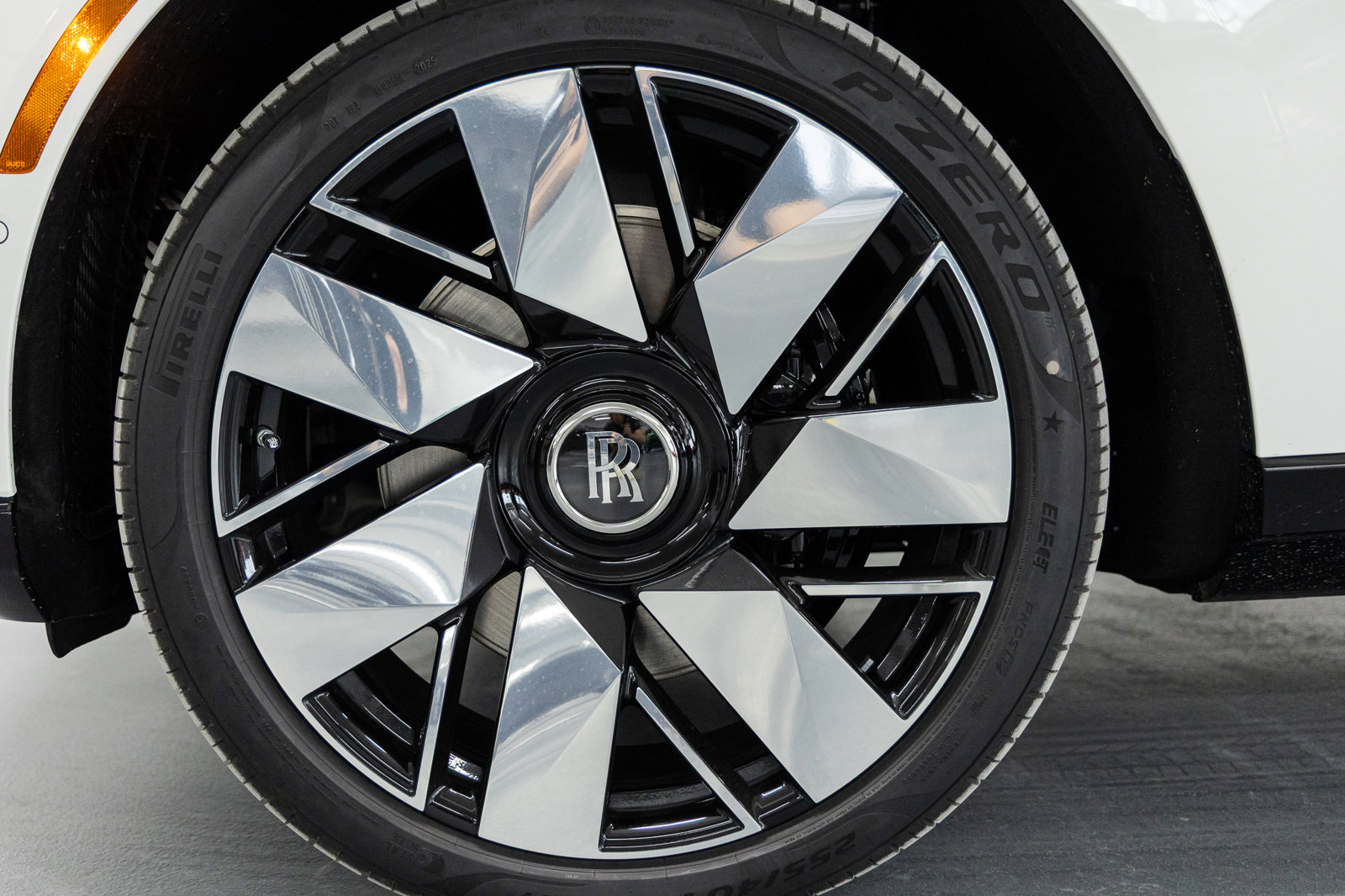 New 2026 Rolls-Royce Cullinan image 13