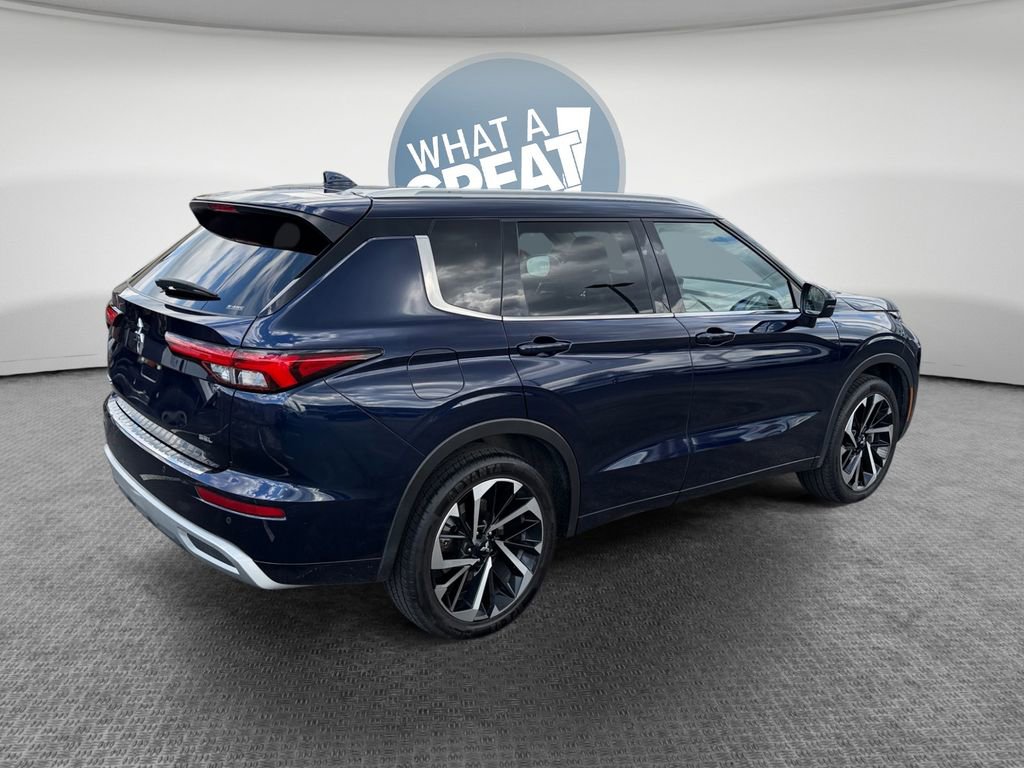 Used 2022 Mitsubishi Outlander SEL image 3