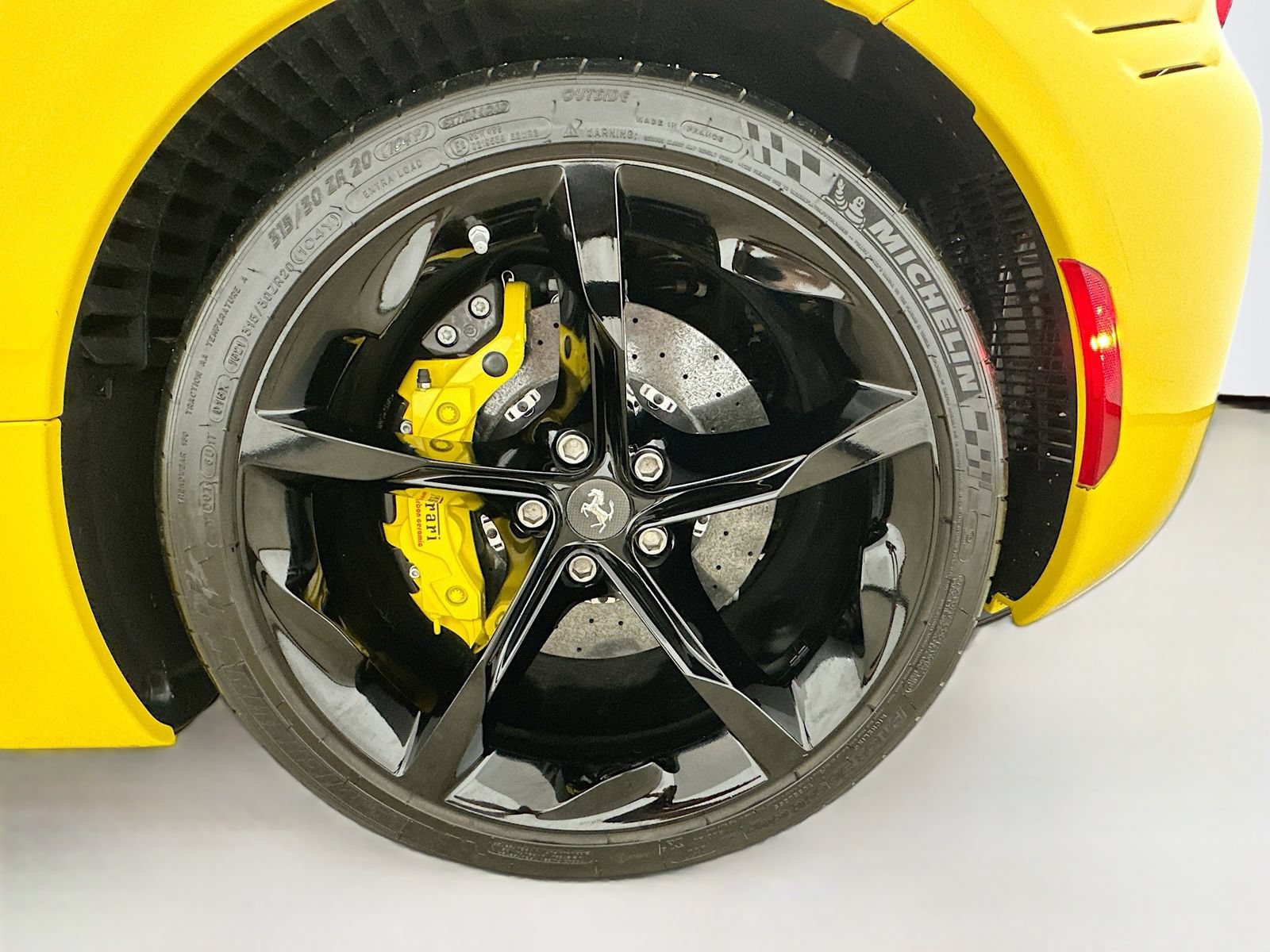 Used 2022 Ferrari SF90 Stradale AWD/4WD image 61