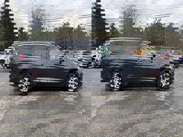 Used 2020 Chrysler Pacifica Touring w/ Advanced Safetytec Group image 8