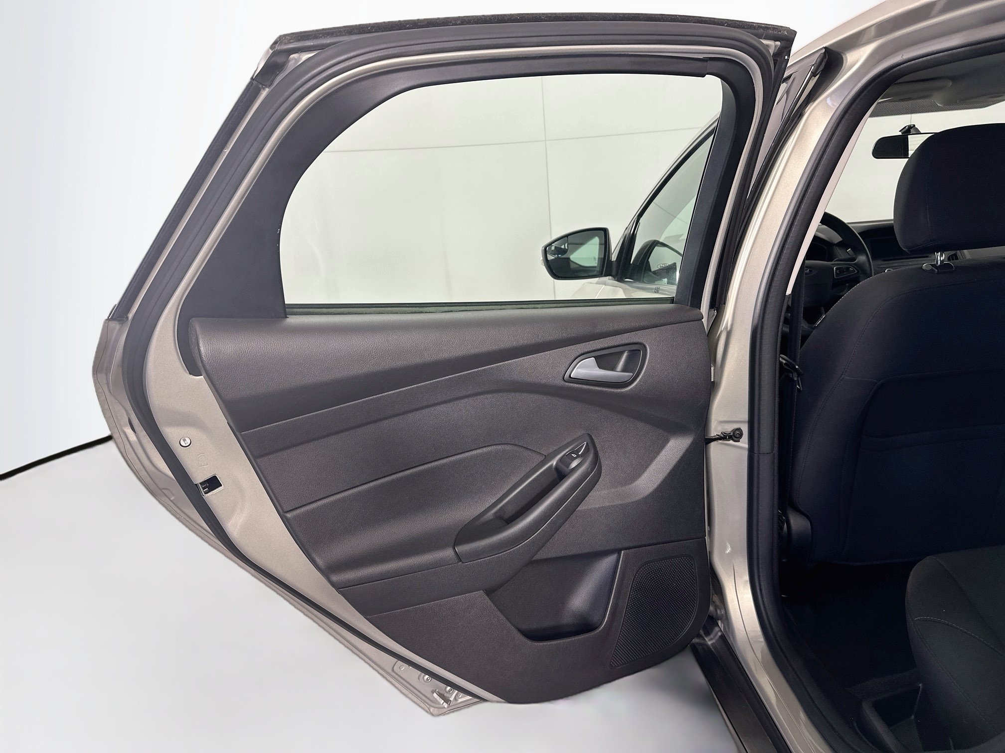 Used 2015 Ford Focus SE FWD image 24