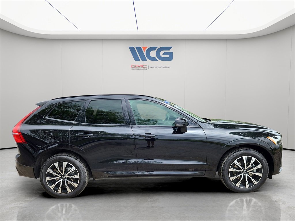 Used 2023 Volvo XC60 B5 Plus image 3