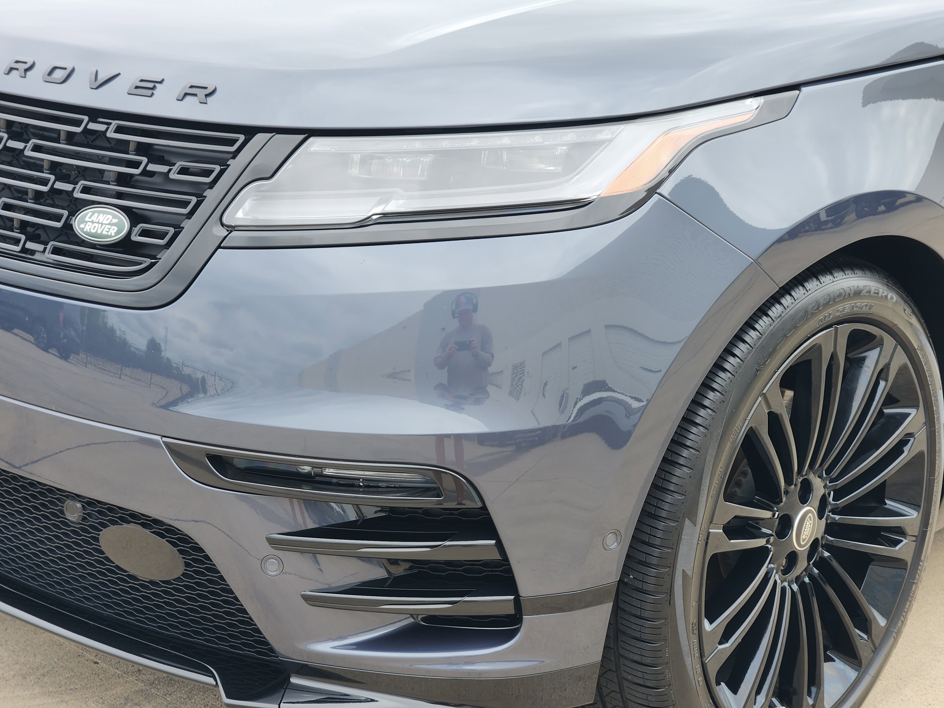 Certified 2026 Land Rover Range Rover Velar Dynamic SE AWD/4WD image 9