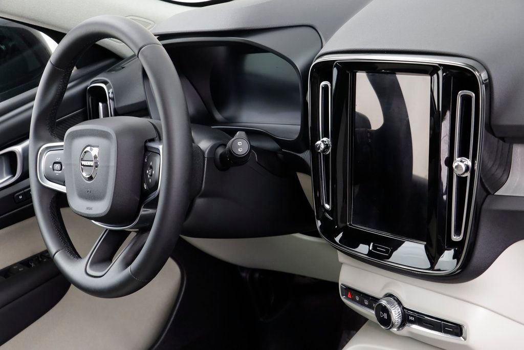 Used 2026 Volvo XC40 B5 Ultra w/ Climate Package image 22