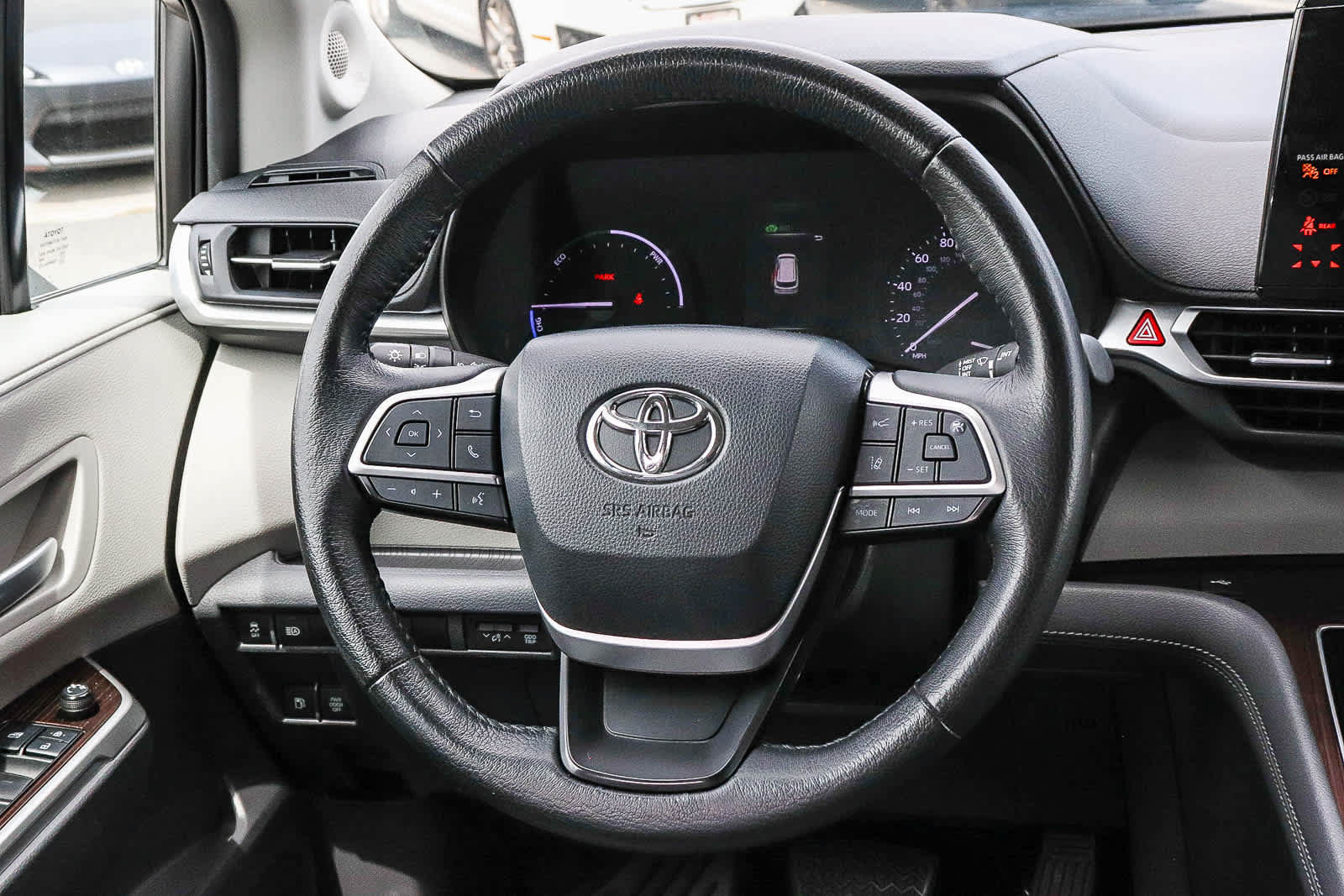 Used 2021 Toyota Sienna XLE w/ XLE Plus Package FWD image 23