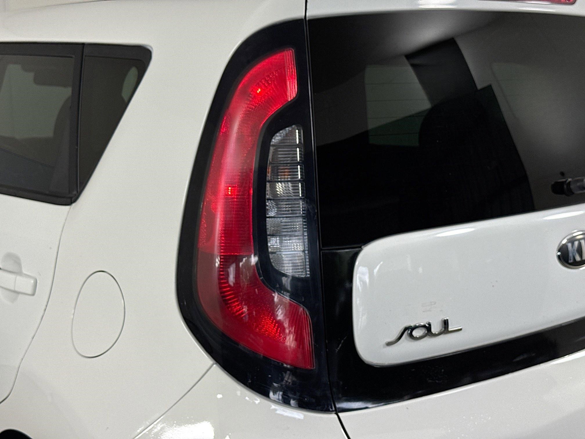 Used 2018 Kia Soul image 32