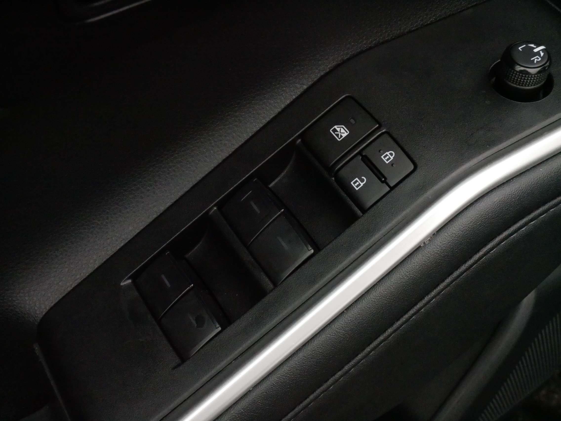 Used 2024 Toyota Highlander XLE AWD/4WD image 19