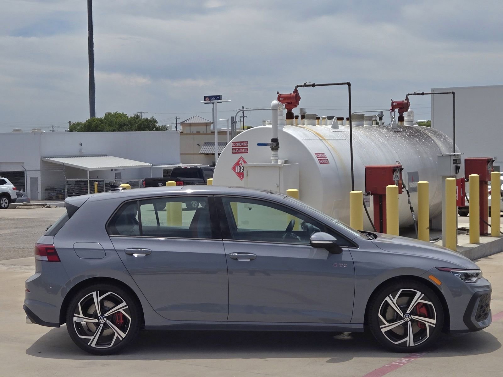 New 2025 Volkswagen GTI SE image 3