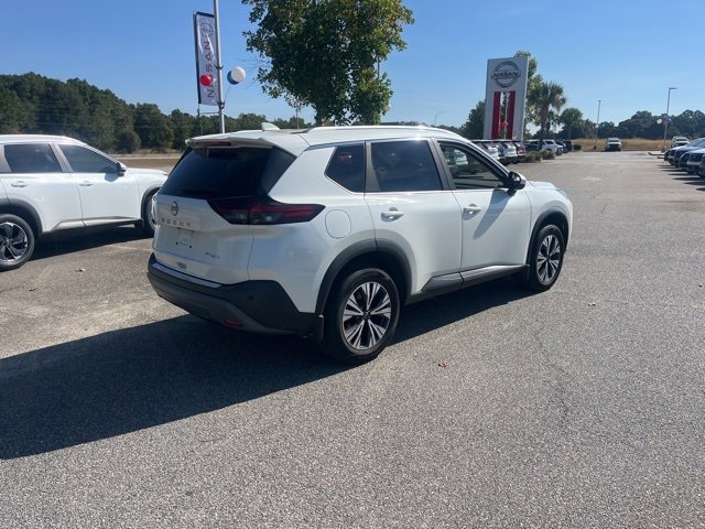 Used 2023 Nissan Rogue SV w/ SV Premium B Package image 3