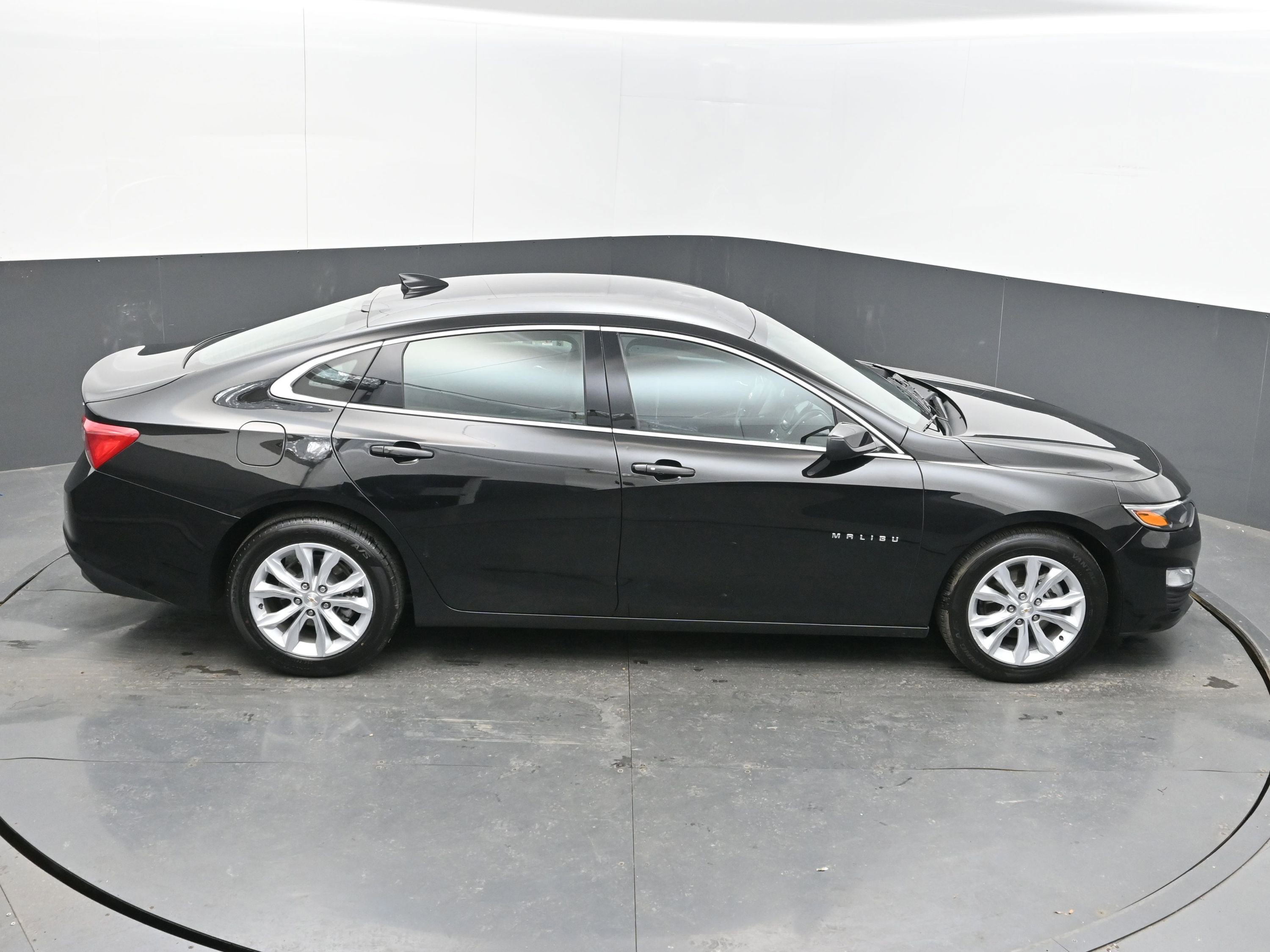 Used 2024 Chevrolet Malibu LT image 37