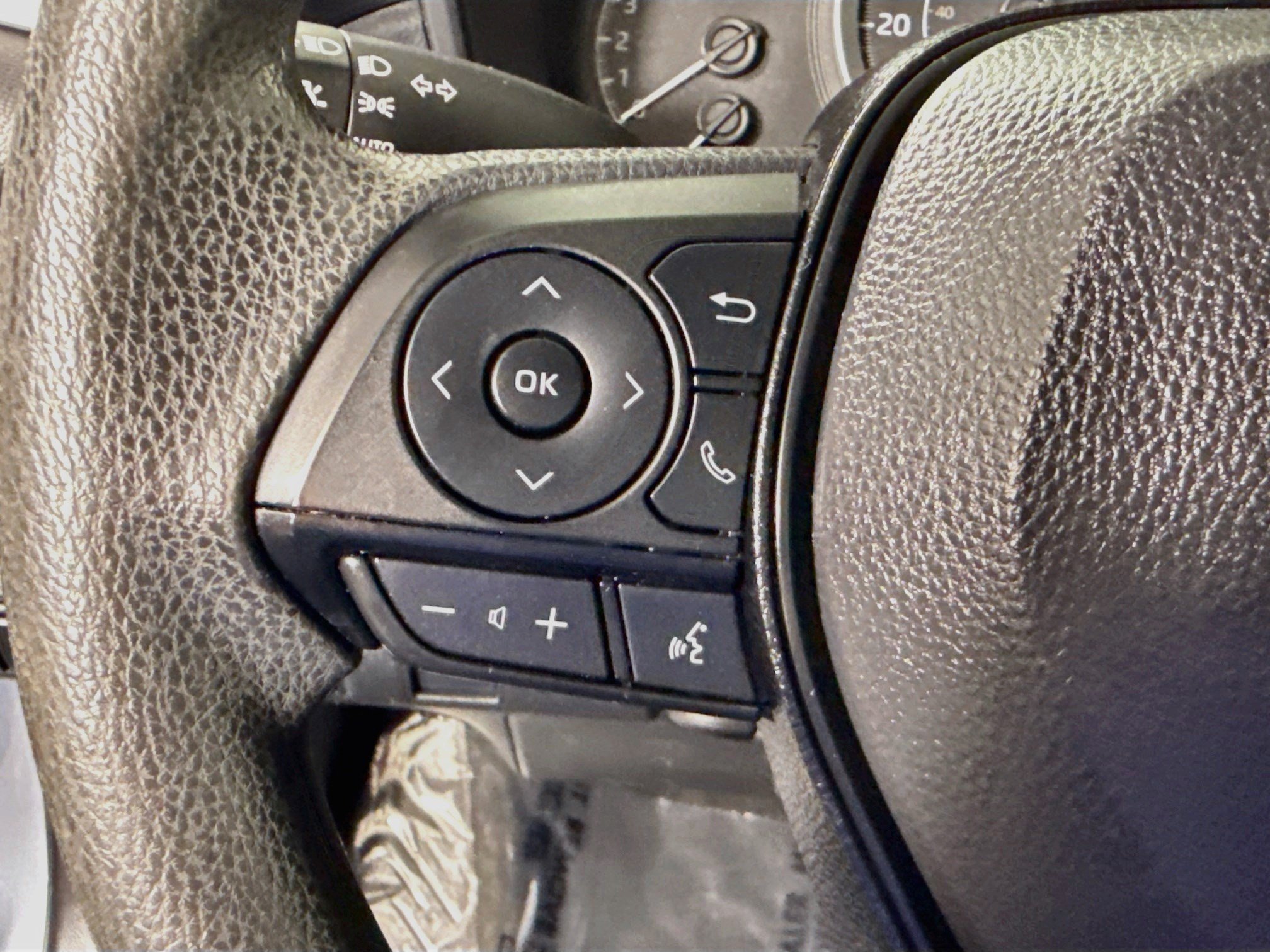 Used 2021 Toyota Corolla LE FWD image 14