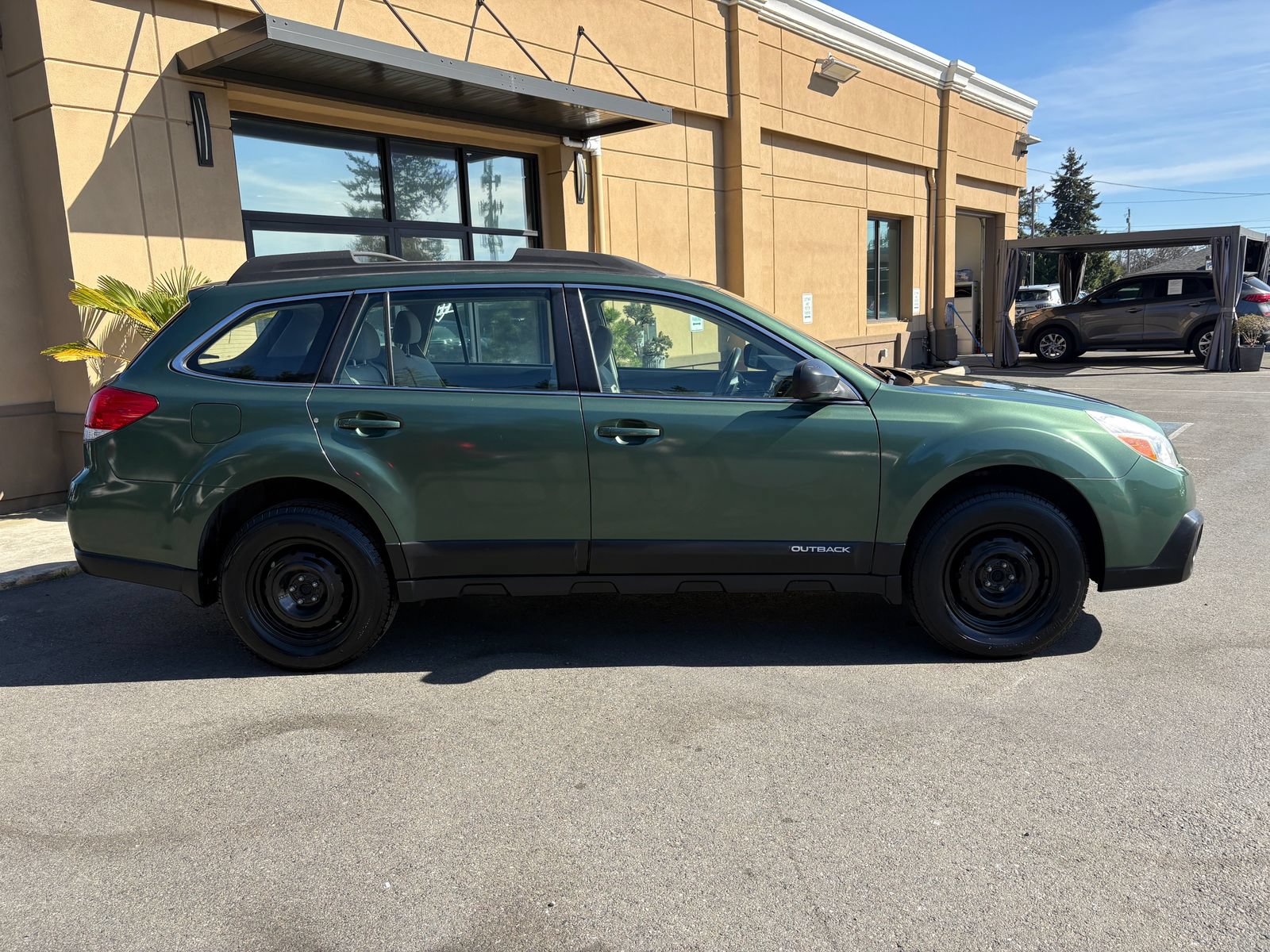 Used 2014 Subaru Outback 2.5i AWD/4WD image 4