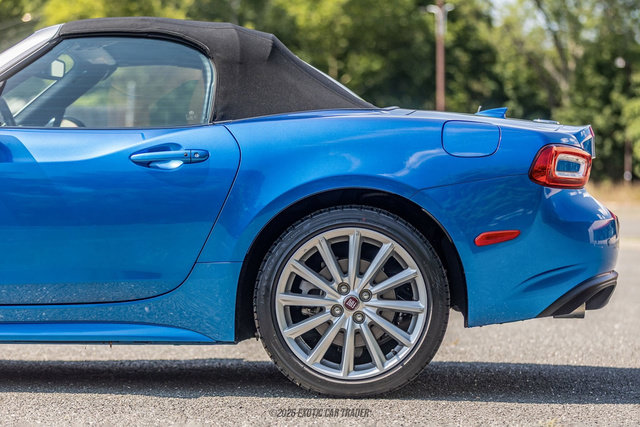 Used 2017 FIAT 124 Spider Lusso RWD image 5