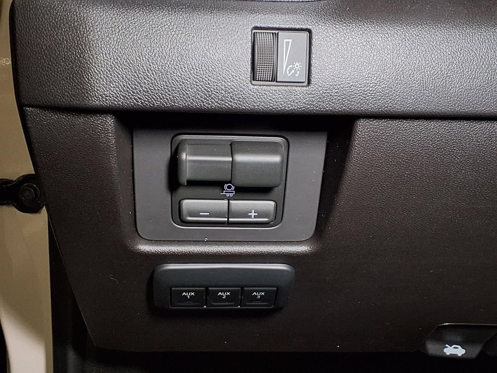 New 2026 GMC Canyon Elevation w/ LPO, Sports Bar Package RWD image 17