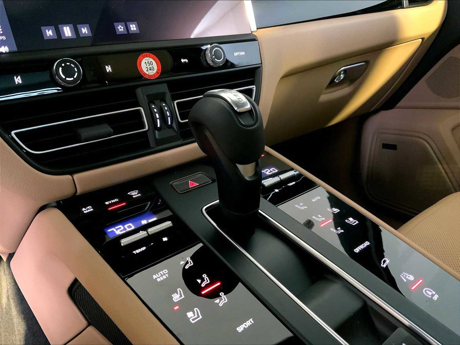 New 2026 Porsche Macan AWD/4WD image 17