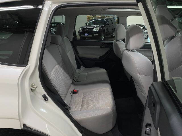 Used 2017 Subaru Forester 2.5i Premium image 16