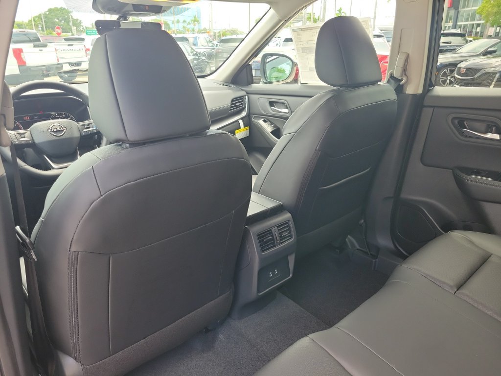 New 2026 Nissan Rogue Dark Armor AWD/4WD image 16