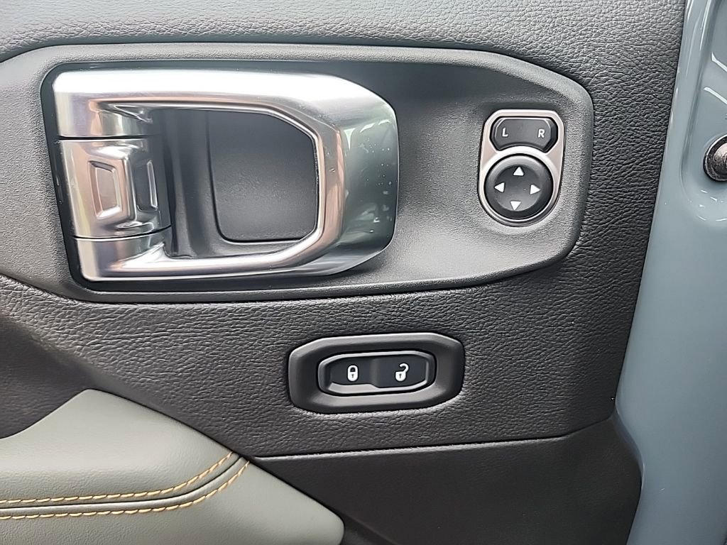 New 2025 Jeep Gladiator Mojave image 25