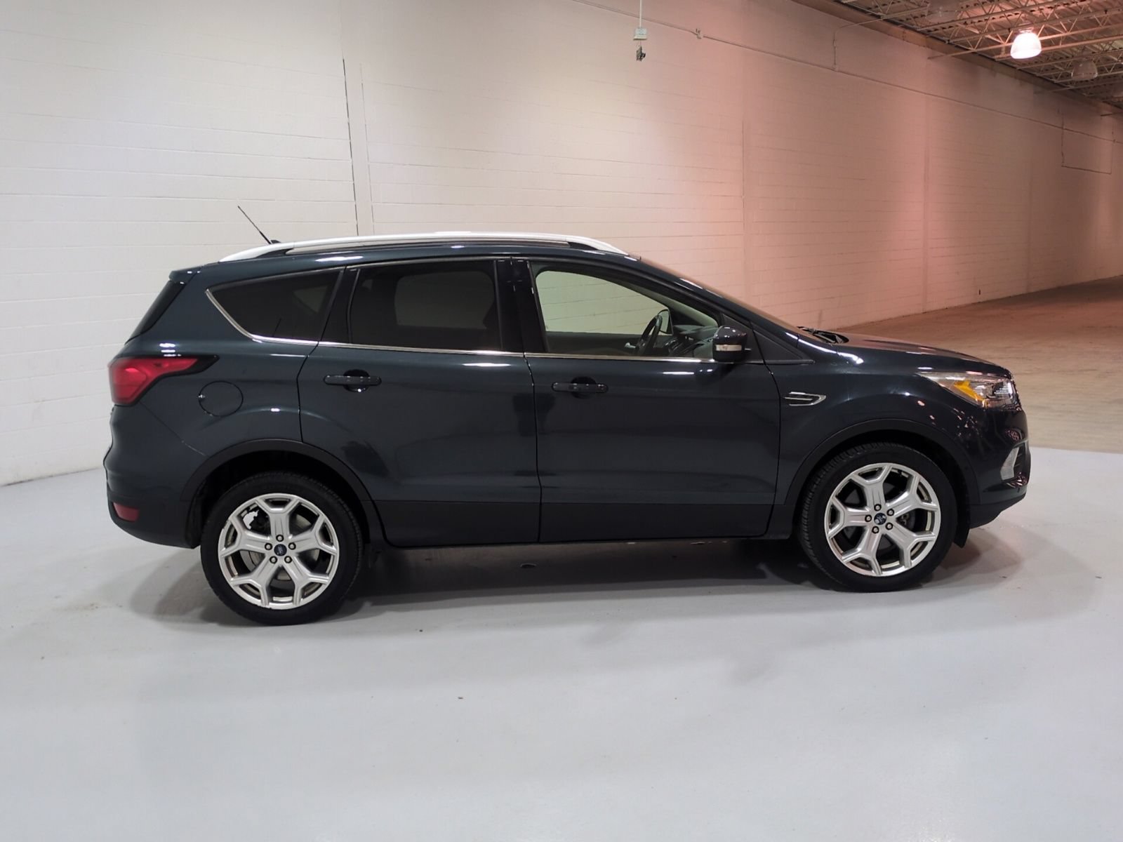 Used 2019 Ford Escape Titanium AWD/4WD image 2