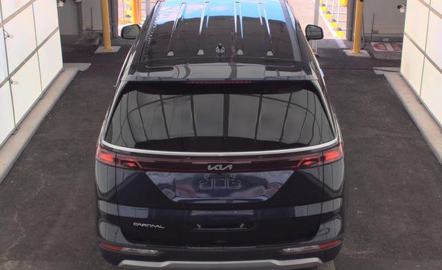 Used 2024 Kia Carnival LX FWD image 4