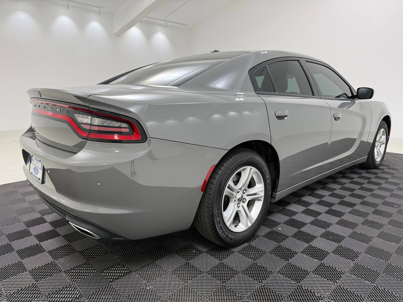 Used 2019 Dodge Charger SXT RWD image 7