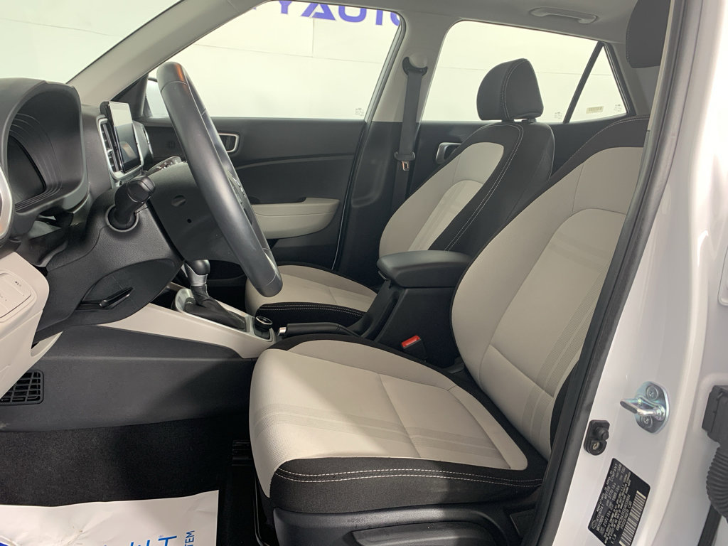 Used 2025 Hyundai Venue SEL FWD image 16