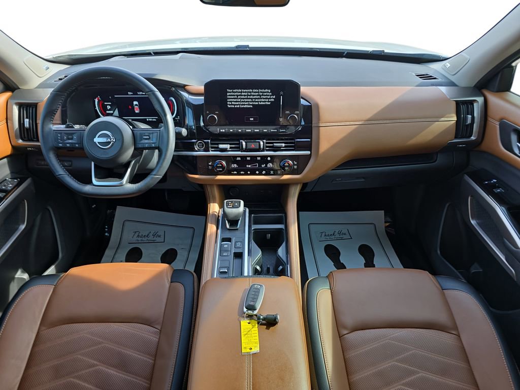 Used 2024 Nissan Pathfinder Platinum w/ Black Appearance Package image 12