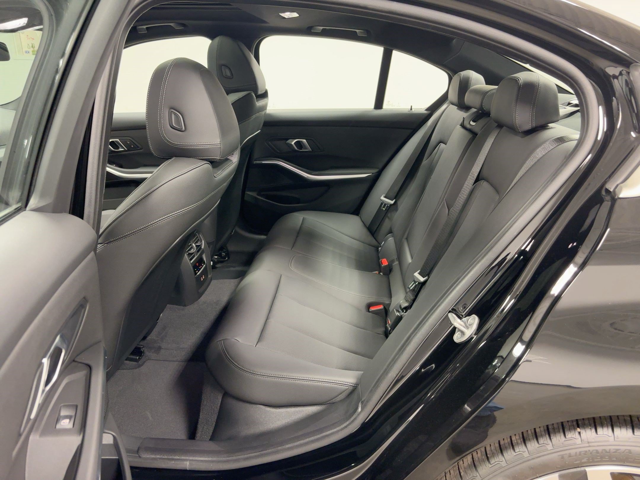Used 2026 BMW 330i Sedan w/ Convenience Package RWD image 13