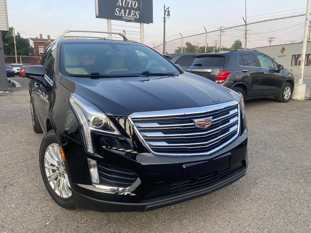 Used 2017 Cadillac XT5 FWD image 4
