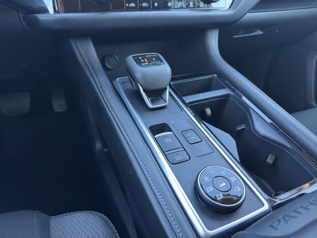 Used 2025 Nissan Pathfinder SV image 33