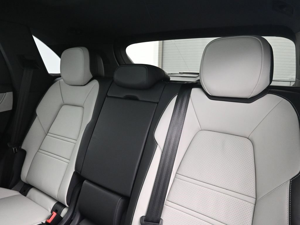 New 2026 Porsche Cayenne S image 6