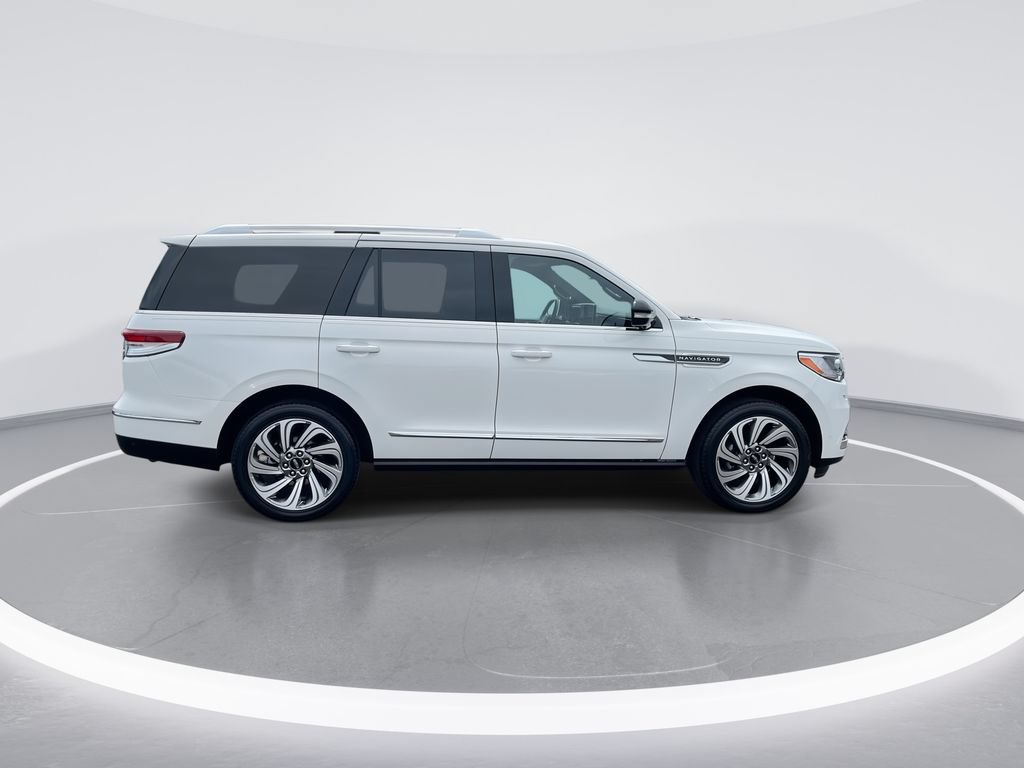 Used 2022 Lincoln Navigator Reserve AWD/4WD image 9