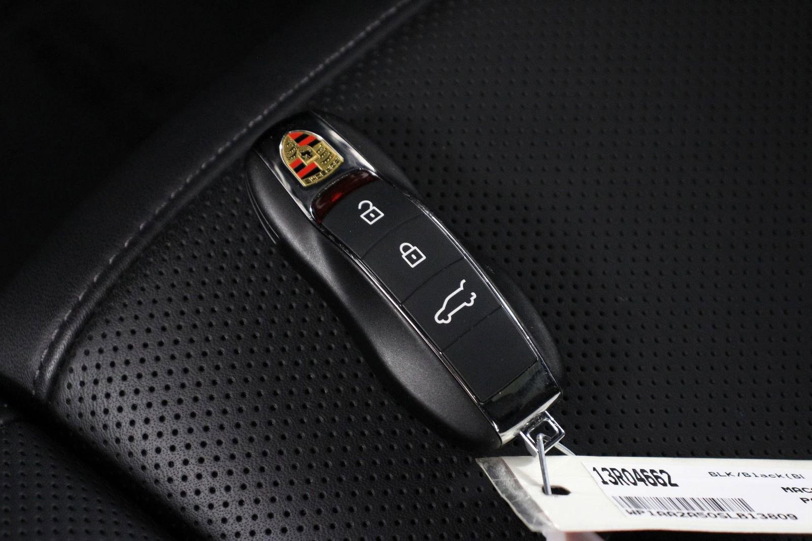 Certified 2025 Porsche Macan Turbo image 34