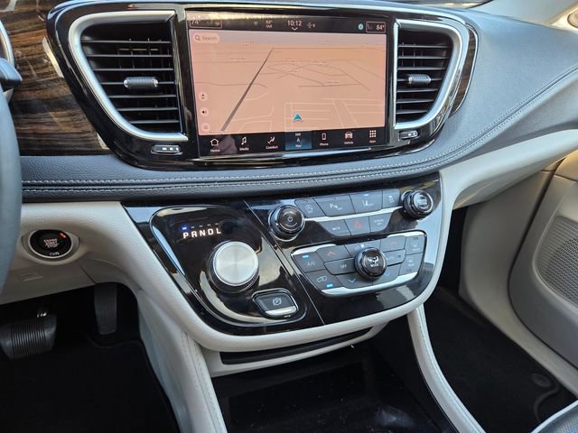 Used 2024 Chrysler Pacifica Limited image 30