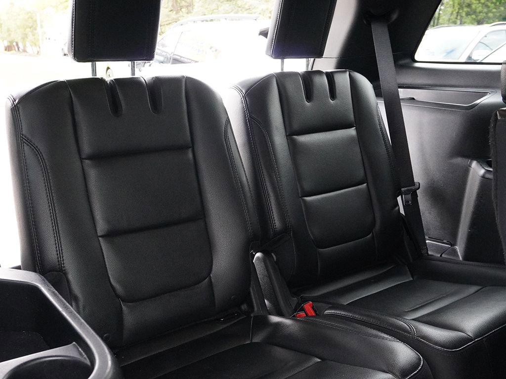 Used 2018 Ford Explorer XLT w/ Equipment Group 202A AWD/4WD image 35