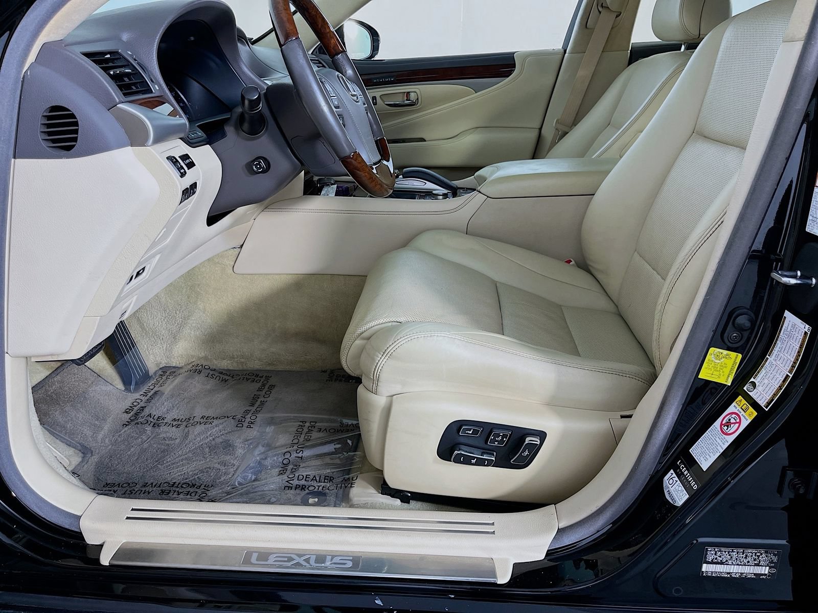 Used 2017 Lexus LS 460 w/ Comfort Package RWD image 28