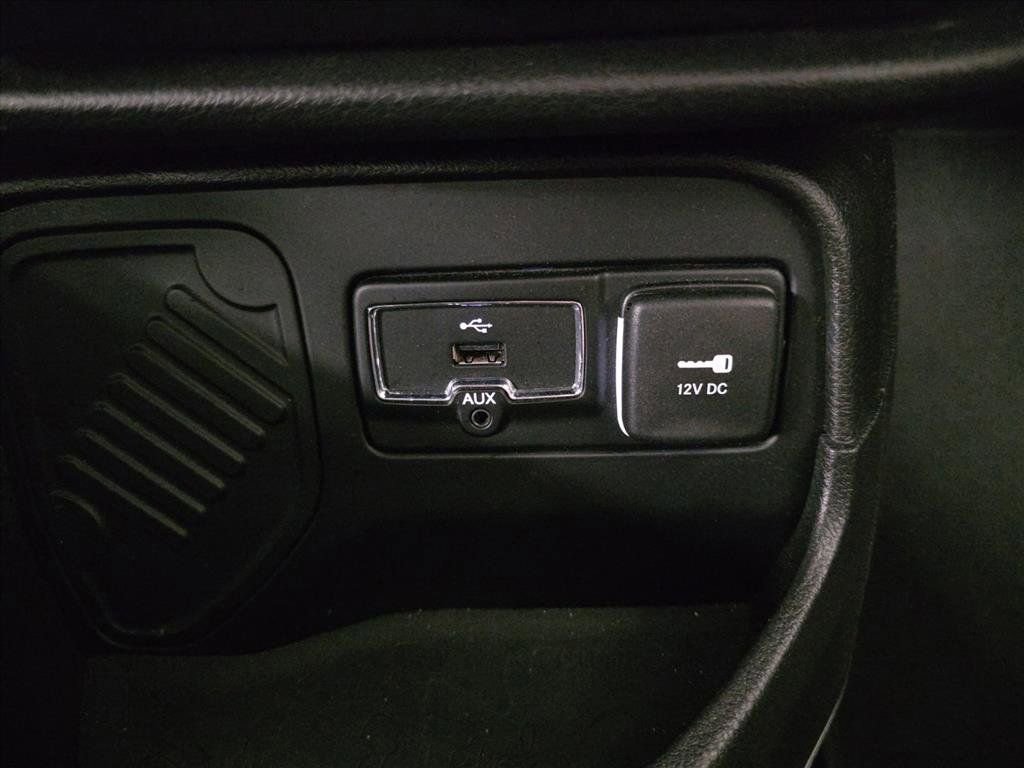 Used 2017 Jeep Renegade Altitude image 23