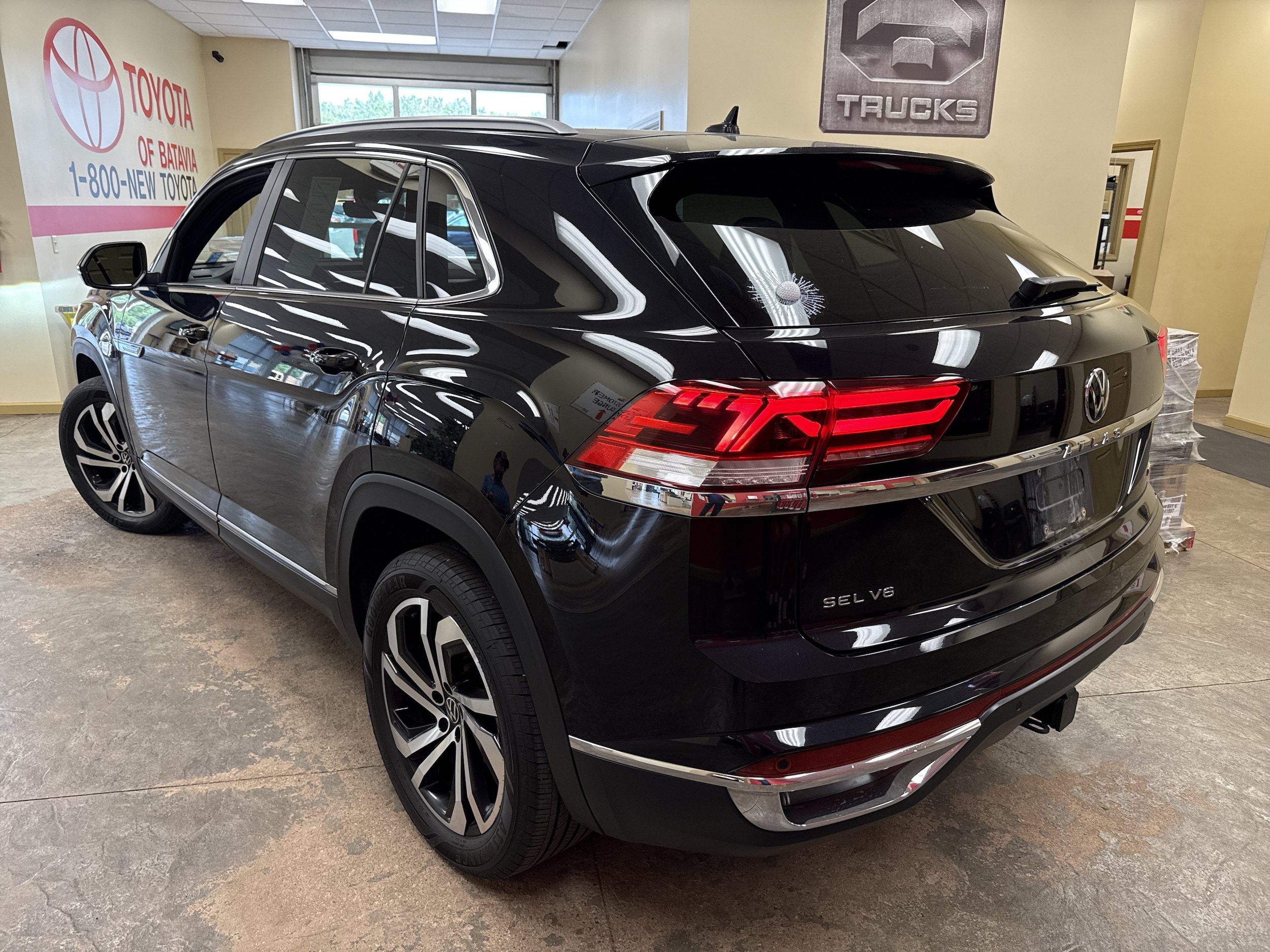 Used 2022 Volkswagen Atlas Cross Sport SEL AWD/4WD image 12