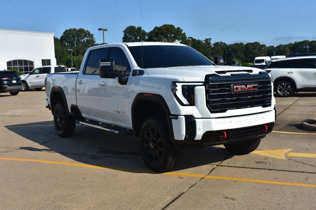 Used 2025 GMC Sierra 2500 AT4 AWD/4WD image 3
