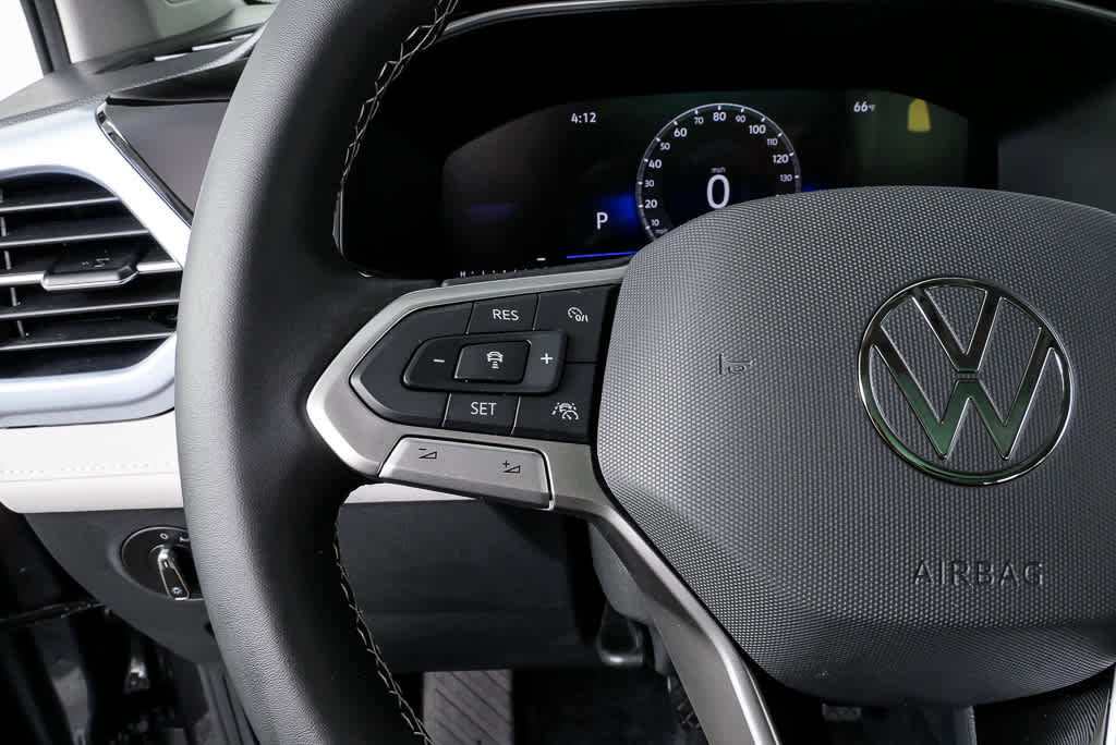 New 2026 Volkswagen Taos SE FWD image 9
