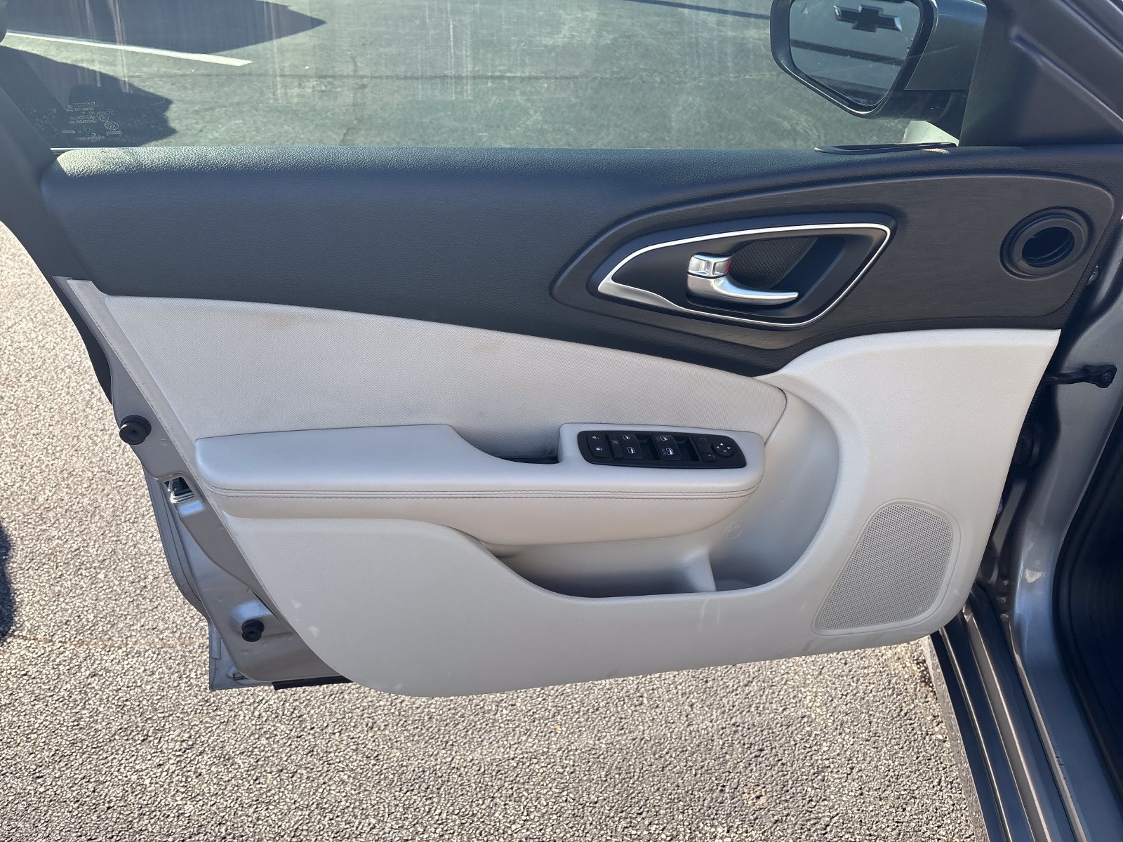 Used 2016 Chrysler 200 Limited w/ Convenience Group FWD image 11