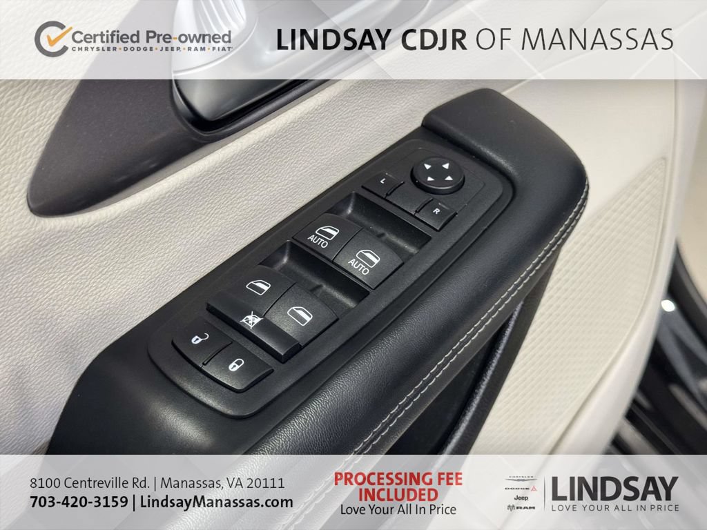 Used 2023 Chrysler Pacifica Touring-L FWD image 28