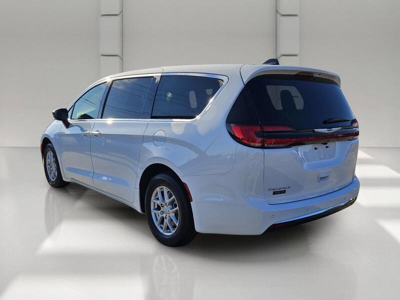 New 2026 Chrysler Pacifica Select FWD image 3