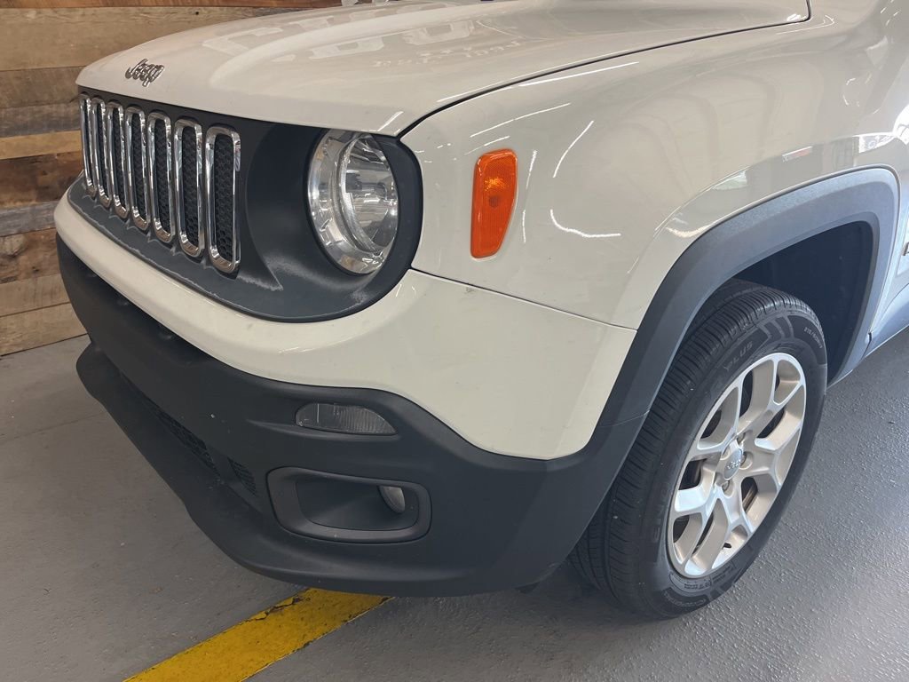 Used 2017 Jeep Renegade Latitude w/ Cold Weather Group image 3