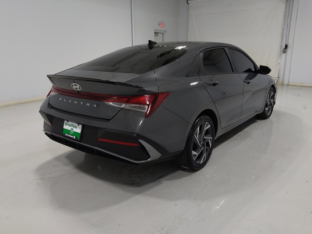 Used 2025 Hyundai Elantra Sport FWD image 9