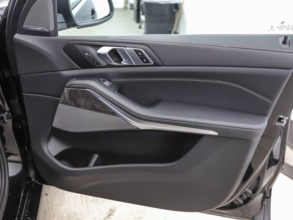 Used 2025 BMW X7 xDrive40i image 33