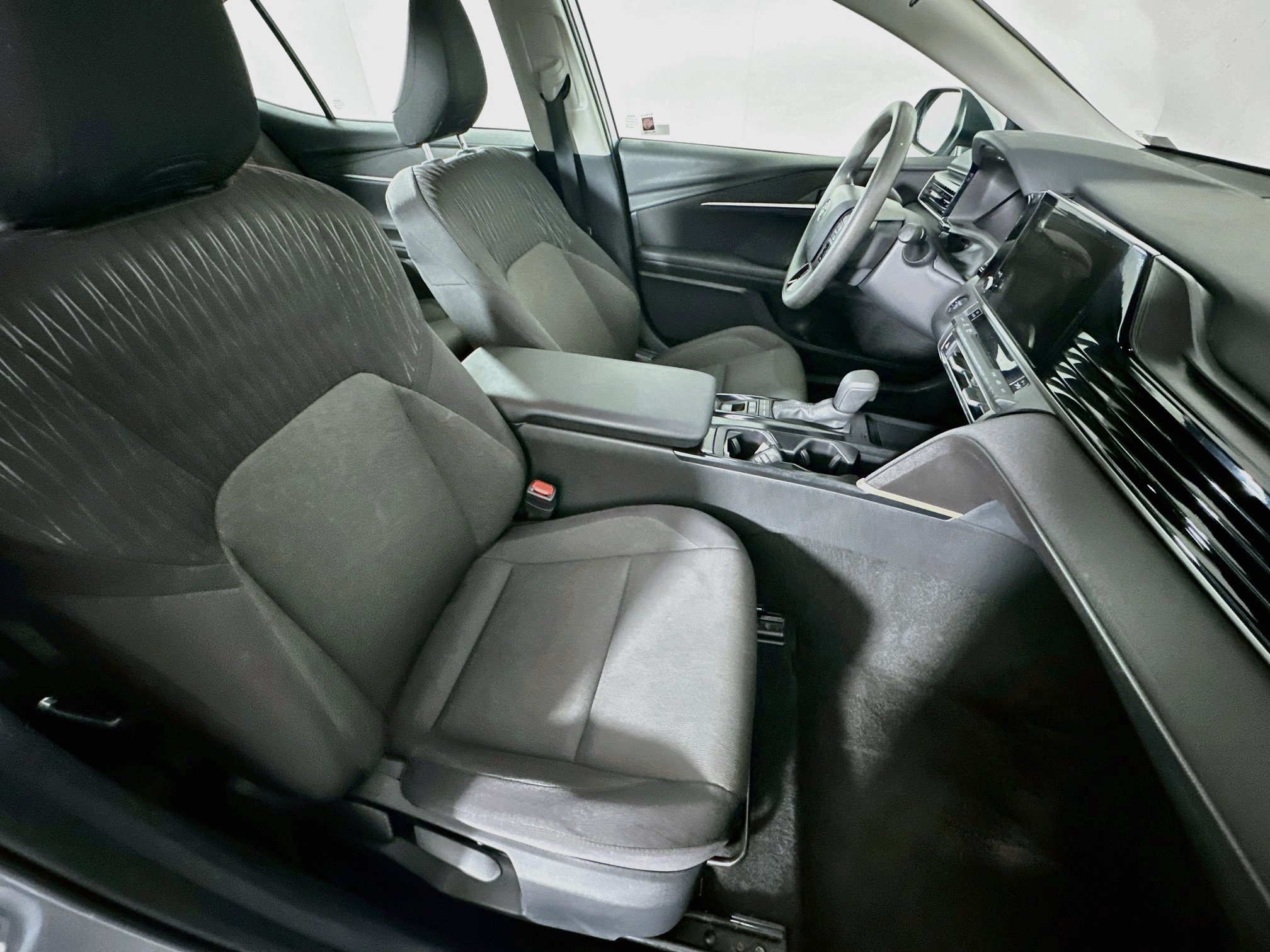 Used 2025 Toyota Camry LE FWD image 31